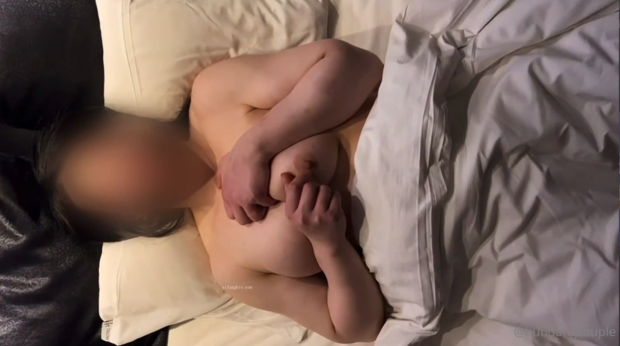 【2023_02_24】Video_of_the_process_of_undressing_outside_🎥.m4v